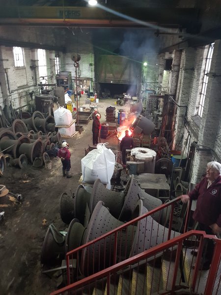 ../previews/018-19-pouring-from-furnace.jpg.medium.jpeg